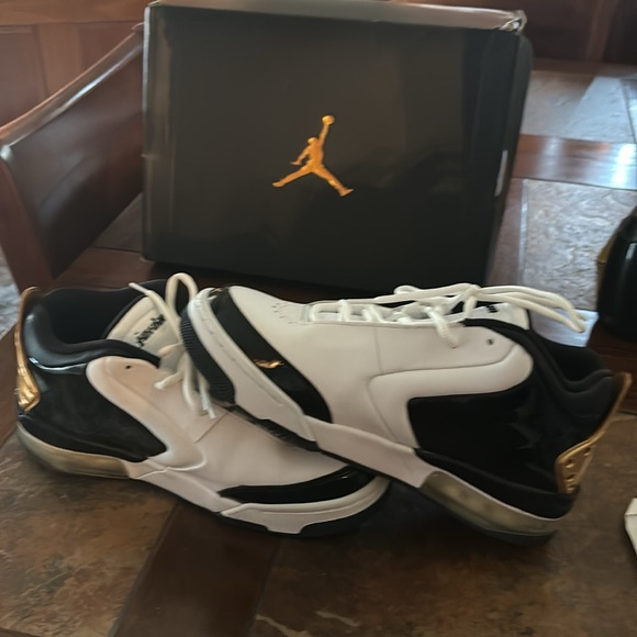 Nike Air Jordan Premium Metallic Gold Athletic Shoes - Picture 7 of 9